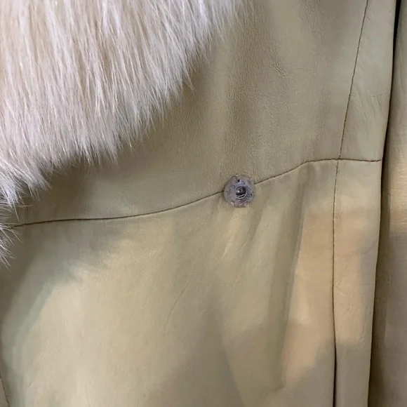 Vintage Yellow Leather Coat with Fur Collar - Picture 8 of 16